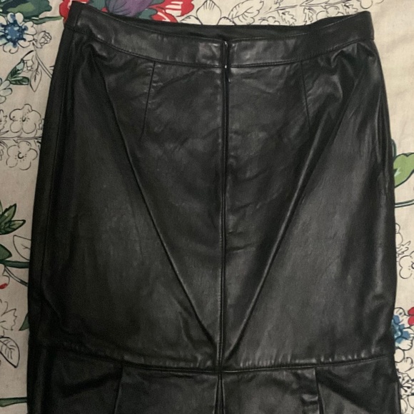 Bebe 100% Leather Skirt (with lining) Size 8 Black - Picture 3 of 4